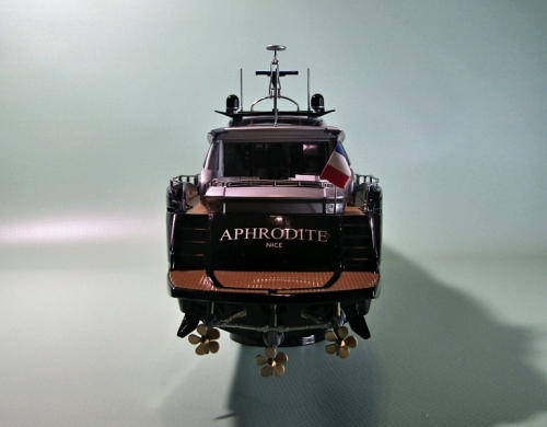 05145     Re.    Английская спортивная моторная яхта "Sunseeker Predator" 108.