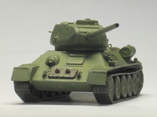 307223      М.    Советский танк Т-34/85