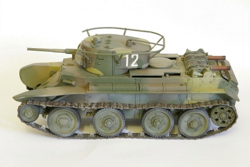 3545  З.   Советский легкий танк БТ-7