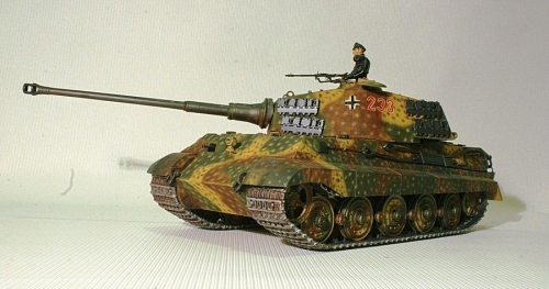 6303     Д     Немецкий танк SD.KFZ.182 "КОРОЛЕВСКИЙ ТИГР" (с башней Хеншеля и циммеритом).