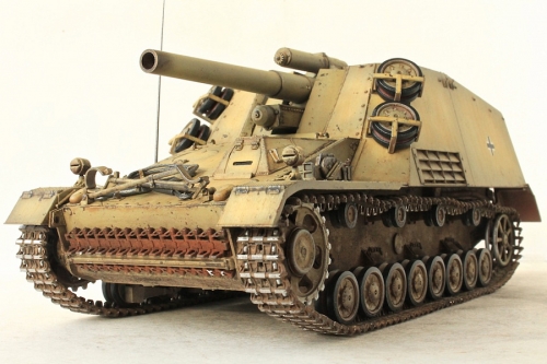6150     Д.    Немецкая САУ SD.KFZ. 165 ХУМЕЛЬ (первая модификация).