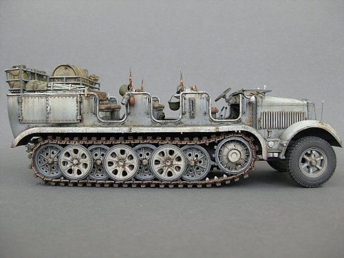 6466     Д.     Немецкий полугусеничный тягач SD.KFZ.7 8T (первая версия).