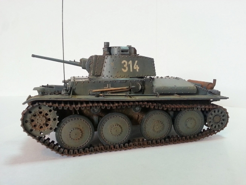 35020    Ts.    Немецкий легкий танк  Pz. Kpfw. 38(t) Ausf. E/F (трофейный) с внутренним интерьером.