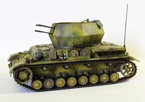 35233    T.    Немецкая зенитная установка Flakpanzer IV "Wirbelwind"и 4 фигуры.