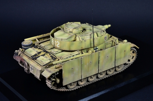 6474     Д.   Немецкий танк PZ.KPFW.III AUSF.N W/SCHURZEN