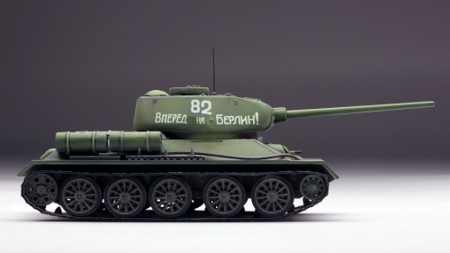 5039   З.   Советский танк Т-34/85