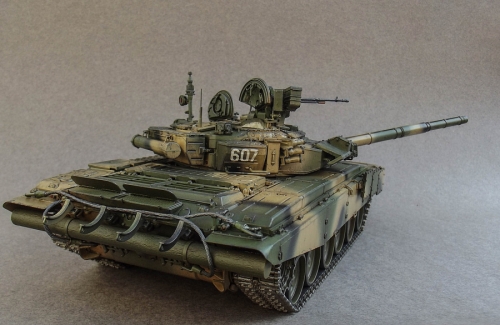 35A050      AH.     Российский основной боевой танк  Т-90 А с полным интерьером.