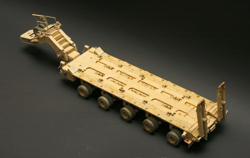 85502    HB.   Американский седельный тягач M1070 и полуприцеп M1000.