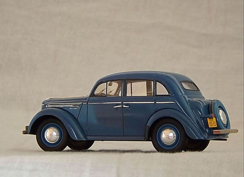 35479   IC.   Советский пассажирский автомобиль Москвич-401-420 седан.
