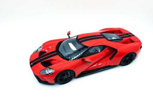 24346     T.     Американский спортивный автомобиль "Ford" GT.