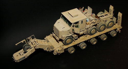 85502    HB.   Американский седельный тягач M1070 и полуприцеп M1000.