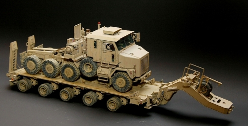 85502    HB.   Американский седельный тягач M1070 и полуприцеп M1000.