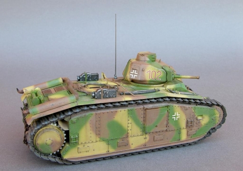 35287     Т.    Французский танк B1 BIS (в немецкой армии) с 1 фигурой танкиста.