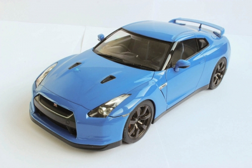 24300     T.    Японский автомобиль спорткар "Nissan" GT-R.