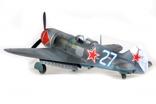 32032R      Hp      Советский истребитель ЛА-7 лётчика-аса Ивана Кожедуба.