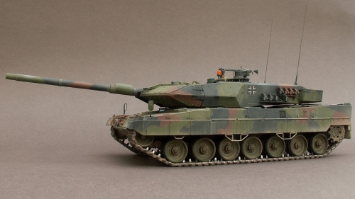 35271   Т.  Немецкий основной боевой танк  " LEOPARD 2 A6 " и 2 фигуры