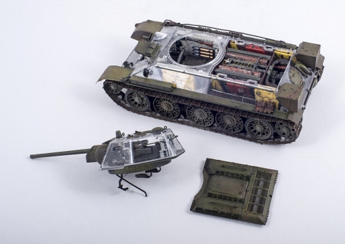 35S57    AF.   Советский танк T-34/76 завода 183. Образца 1942/1943 г. с полной внутренней деталировкой (возможен вариант с прозрачным корпусом и башней).