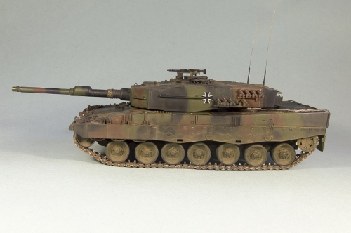 82401     НВ.    Немецкий танк Leopard 2 A4.