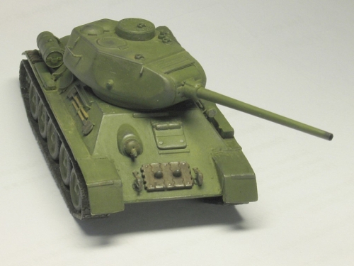 307223      М.    Советский танк Т-34/85