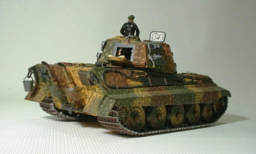 6303     Д     Немецкий танк SD.KFZ.182 "КОРОЛЕВСКИЙ ТИГР" (с башней Хеншеля и циммеритом).