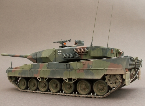35271   Т.  Немецкий основной боевой танк  " LEOPARD 2 A6 " и 2 фигуры