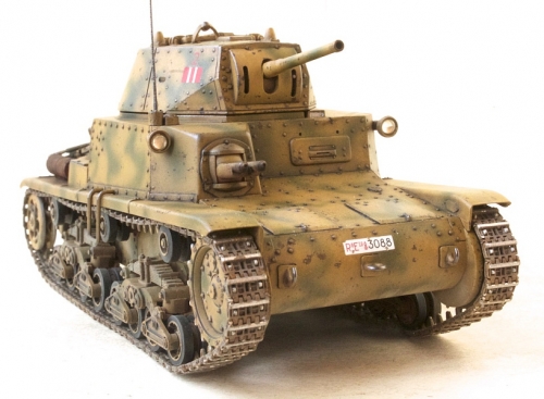 35034    T.    Итальянский танк Carro Armato М13/40 с фигурой командира.