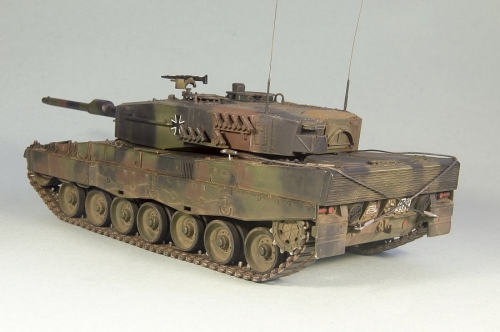 82401     НВ.    Немецкий танк Leopard 2 A4.