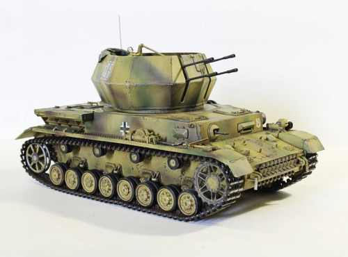 35233    T.    Немецкая зенитная установка Flakpanzer IV "Wirbelwind"и 4 фигуры.