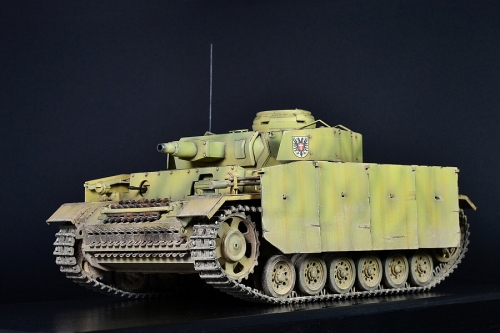6474     Д.   Немецкий танк PZ.KPFW.III AUSF.N W/SCHURZEN