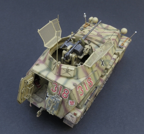 35115   T.  Немецкий полугусеничный легкий БТР разведки Sd.kfz.250/9 с 20-мм пушкой + (1 фигура)