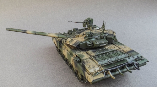 35A050      AH.     Российский основной боевой танк  Т-90 А с полным интерьером.
