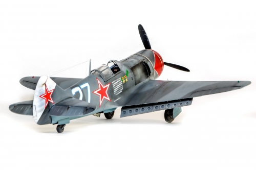 32032R      Hp      Советский истребитель ЛА-7 лётчика-аса Ивана Кожедуба.