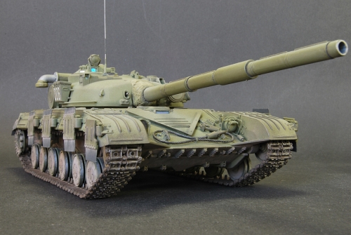 227      С.    Советский танк T-64 AK.