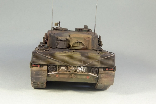 82401     НВ.    Немецкий танк Leopard 2 A4.