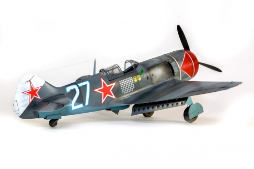 32032R      Hp      Советский истребитель ЛА-7 лётчика-аса Ивана Кожедуба.