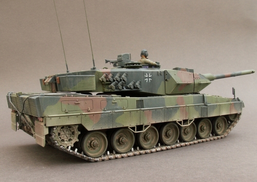 35271   Т.  Немецкий основной боевой танк  " LEOPARD 2 A6 " и 2 фигуры