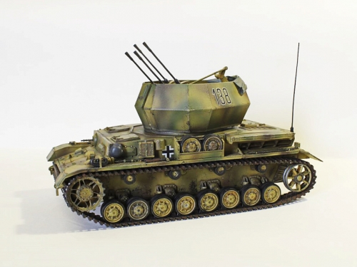 35233    T.    Немецкая зенитная установка Flakpanzer IV "Wirbelwind"и 4 фигуры.