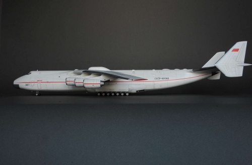 7035     З.     Советский транспортный самолет Ан-225 (Мрия)