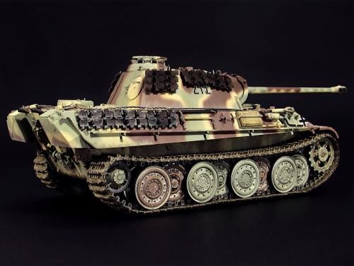 6370     Д.     Немецкий танк Panther Ausf. G со стальными катками.