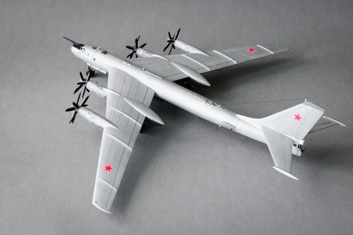 7015 З.  Советский бомбардировщик " Ту-95 "