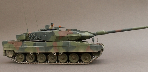 35271   Т.  Немецкий основной боевой танк  " LEOPARD 2 A6 " и 2 фигуры