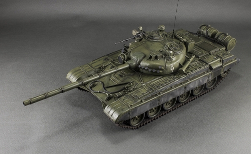 35A038      AH.    Советский основной боевой танк Т-72 M1 с полным интерьером.