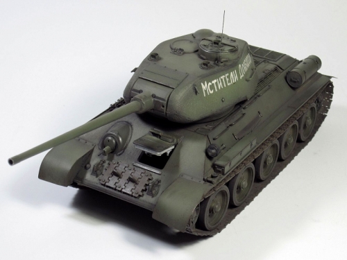 3527    МА.    Советский средний танк Т-34/85 ранних выпусков завода №112 "Красное Сормово"