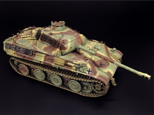 6370     Д.     Немецкий танк Panther Ausf. G со стальными катками.