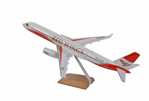7023    З.     Советский пассажирский авиалайнер "Ту-204-100"