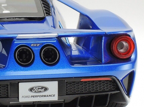24346     T.     Американский спортивный автомобиль "Ford" GT.