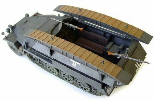 35077    AF.   Немецкий бронеавтомобиль  Sd.Kfz. 251/7 Ausf.C Sturmbrücke с понтонами.