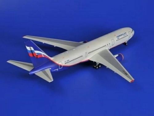 7005 З.  Пассажирский авиалайнер Боинг 767-300