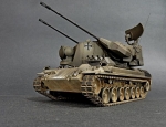 35099   Т.  Немецкая САУ "Гепард" 1960г. Со сдвоенной зенитной 35мм пушкой. В комплекте одна фигура танкиста.