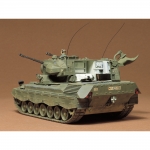 35099   Т.  Немецкая САУ "Гепард" 1960г. Со сдвоенной зенитной 35мм пушкой. В комплекте одна фигура танкиста.
